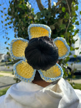 Cargar imagen en el visor de la galería, Big Flower Scrunchies
