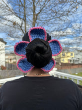 Cargar imagen en el visor de la galería, Big Flower Scrunchies
