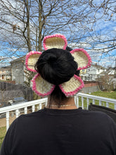 Cargar imagen en el visor de la galería, Big Flower Scrunchies
