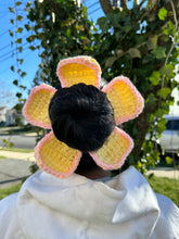 Cargar imagen en el visor de la galería, Big Flower Scrunchies
