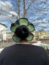 Cargar imagen en el visor de la galería, Big Flower Scrunchies
