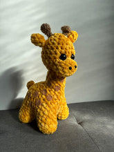 Cargar imagen en el visor de la galería, Leo the Giraffe

