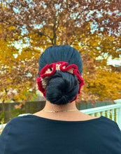 Cargar imagen en el visor de la galería, Big Ruffle Scrunchies
