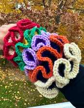 Cargar imagen en el visor de la galería, Big Ruffle Scrunchies
