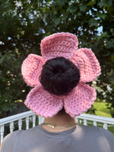 Cargar imagen en el visor de la galería, Big Flower Scrunchies
