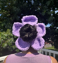 Cargar imagen en el visor de la galería, Big Flower Scrunchies
