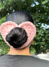 Cargar imagen en el visor de la galería, Big Heart Scrunchies
